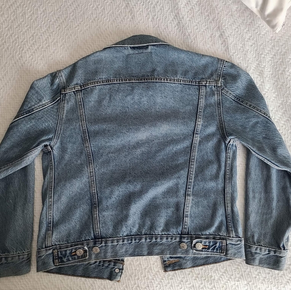 Levi's Iconic Vintage Jean Jacket - Picture 2 of 3